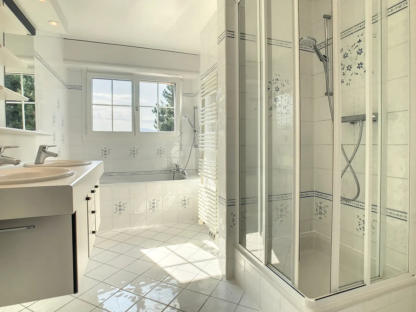 Stupenda villa ristrutturata con piscina e giardino - Foto 9 di 13