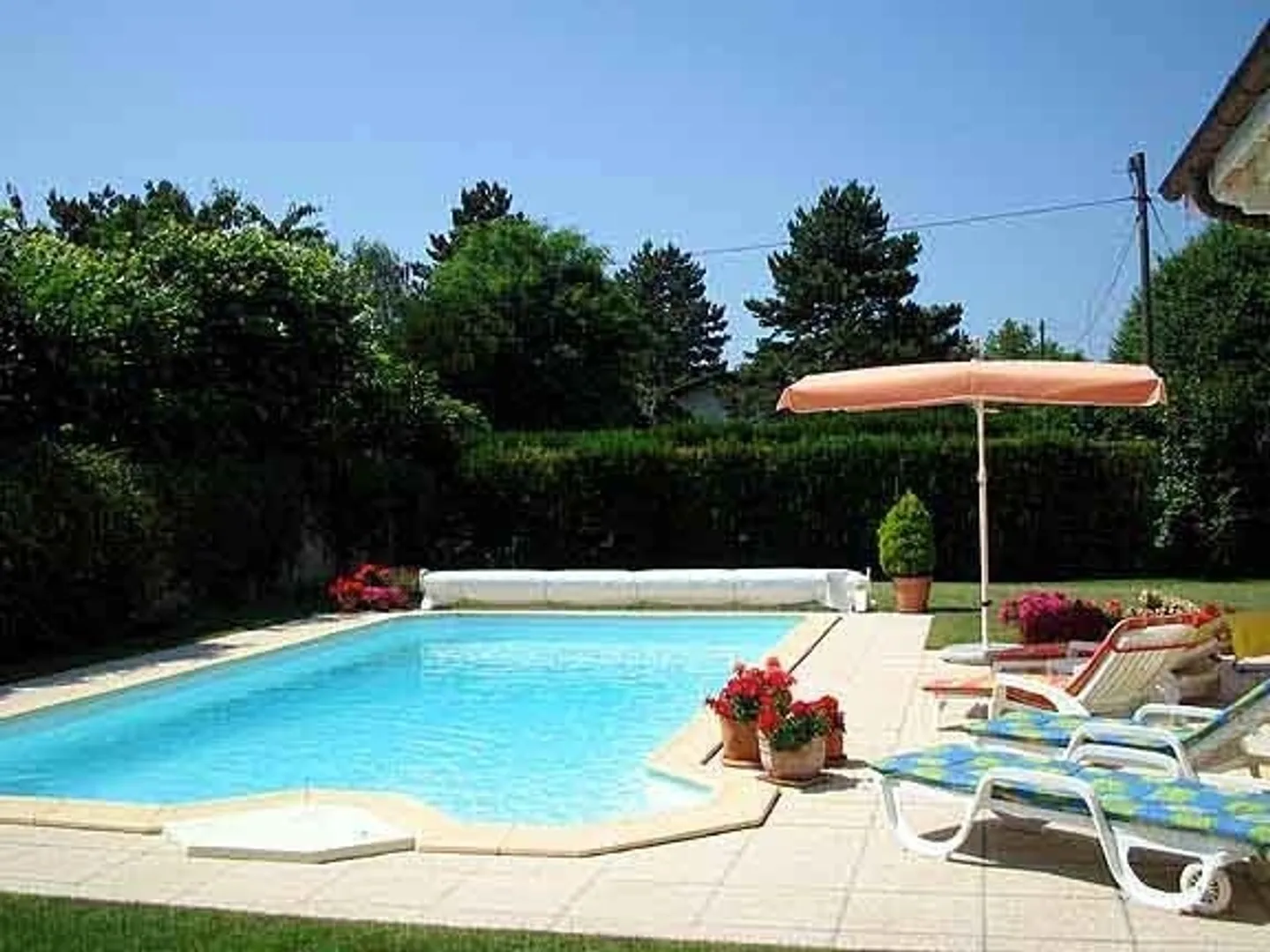 Stupenda villa ristrutturata con piscina e giardino - Foto 12 di 13