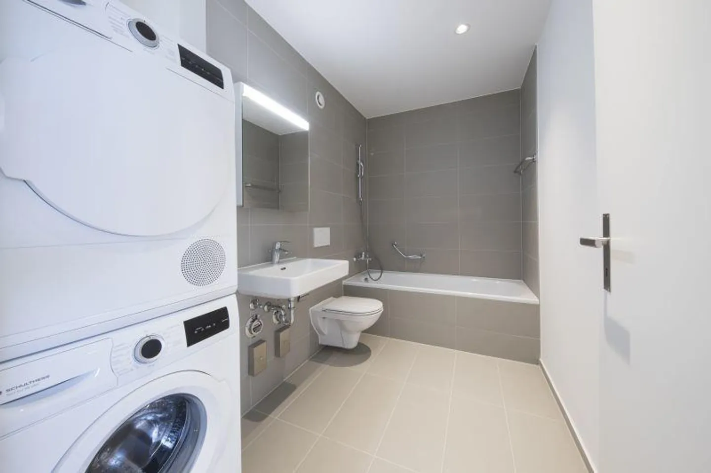 Appartamento singolo moderno con torre di lavaggio - Foto 5 di 5