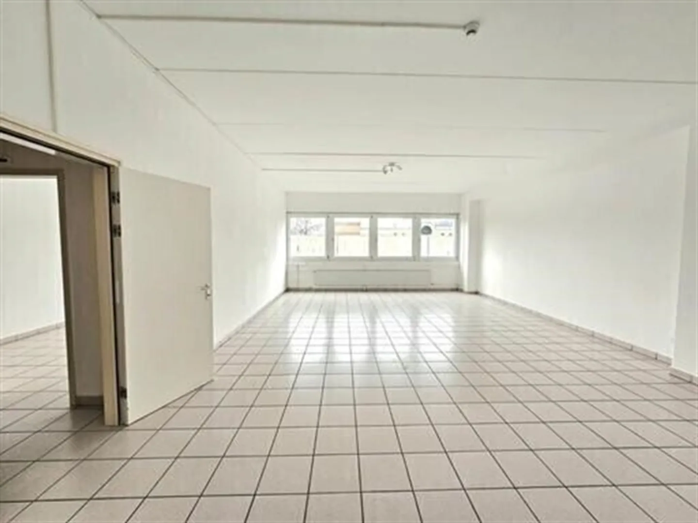 Proprietà commerciale in affitto a Manno, Svizzera - Foto 1 di 2