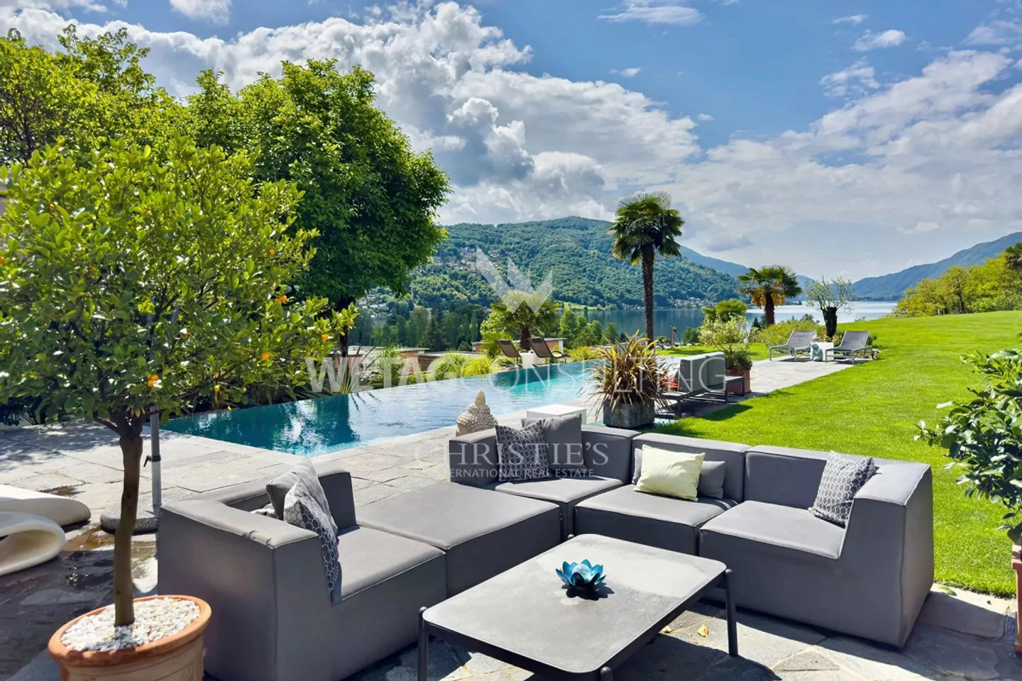 Lugano-Agno: Villa elegante con piscina a sfioro panoramica, sauna e altro... - Foto 1 di 13