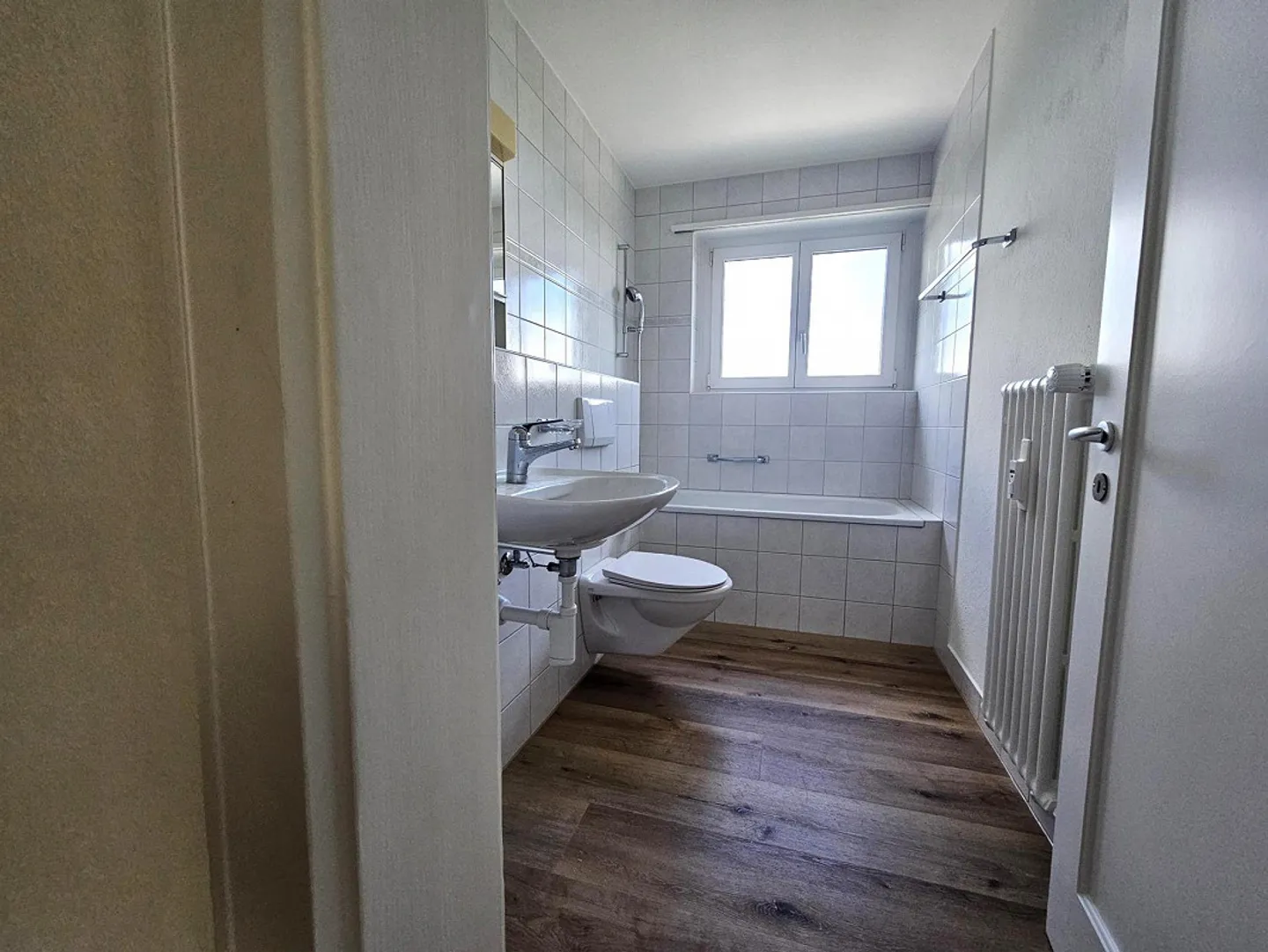 appartement lumineux de 3 pièces avec vue imprenable sur le lac - Photo 8 sur 11