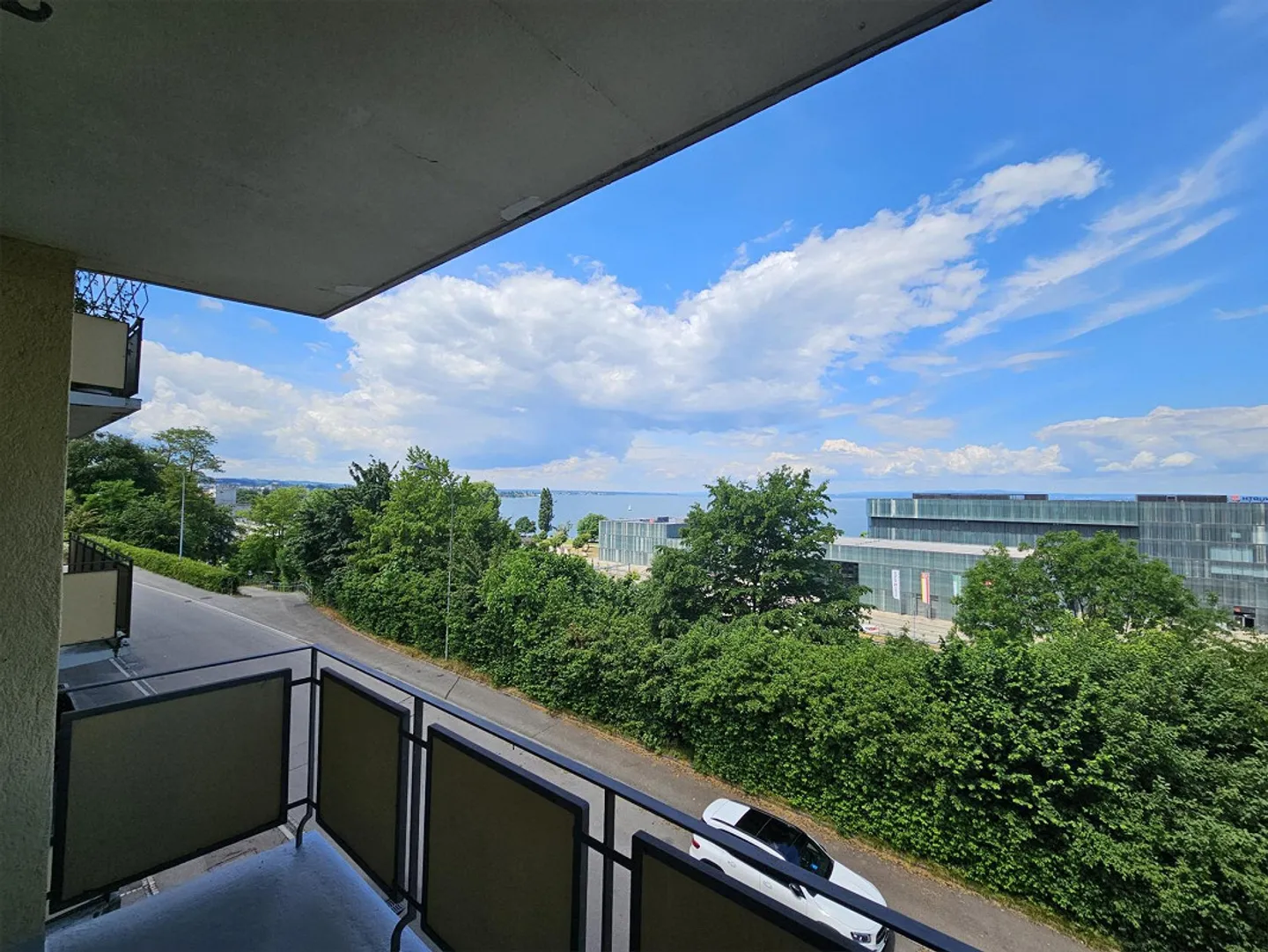 appartement lumineux de 3 pièces avec vue imprenable sur le lac - Photo 10 sur 11