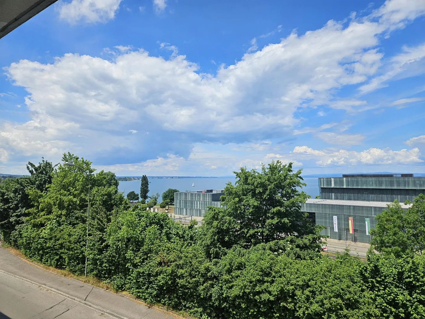 appartement lumineux de 3 pièces avec vue imprenable sur le lac - Photo 11 sur 11