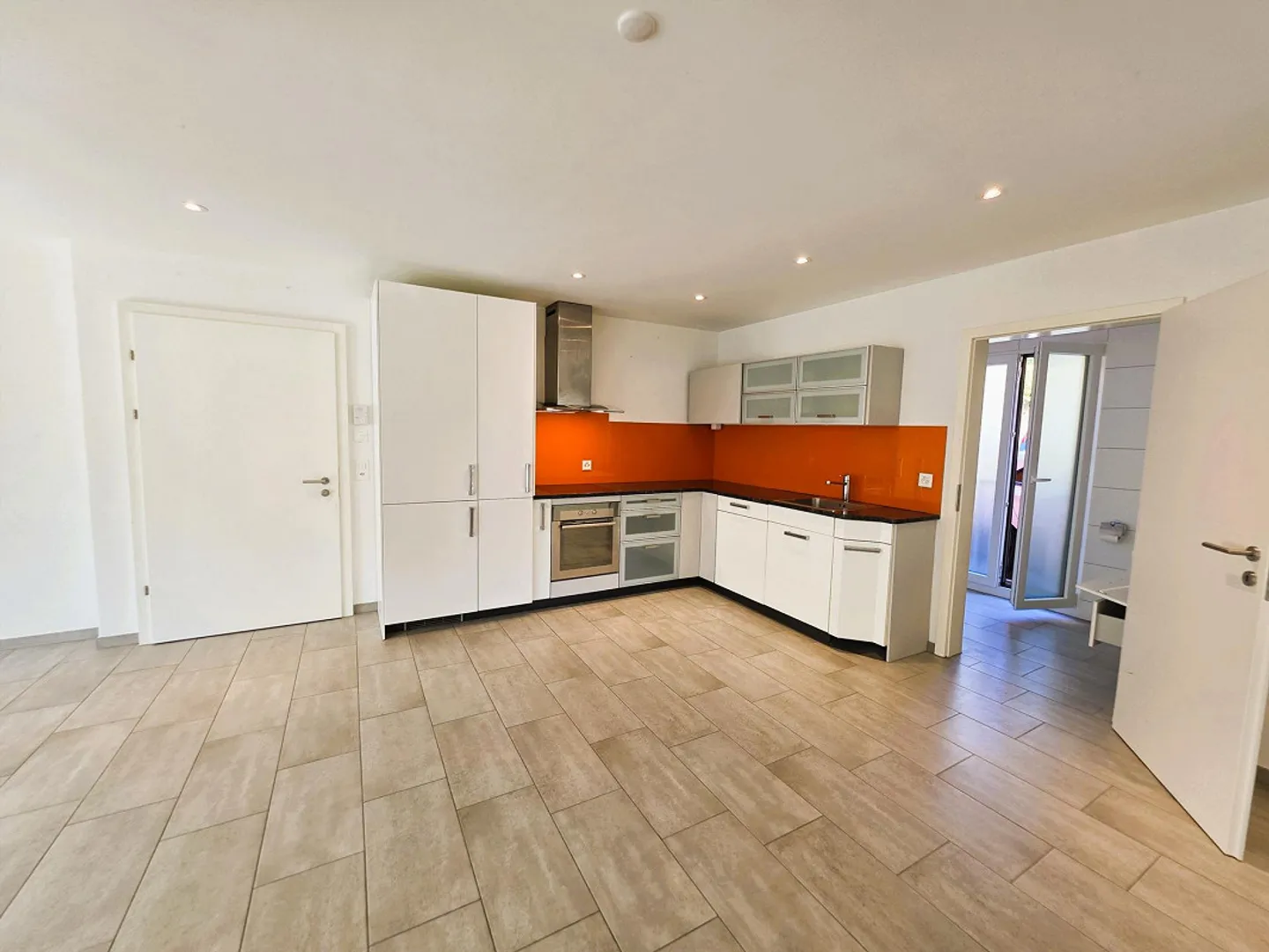 Modern 4.5-room apartment on the ground floor - Photo 2 of 10