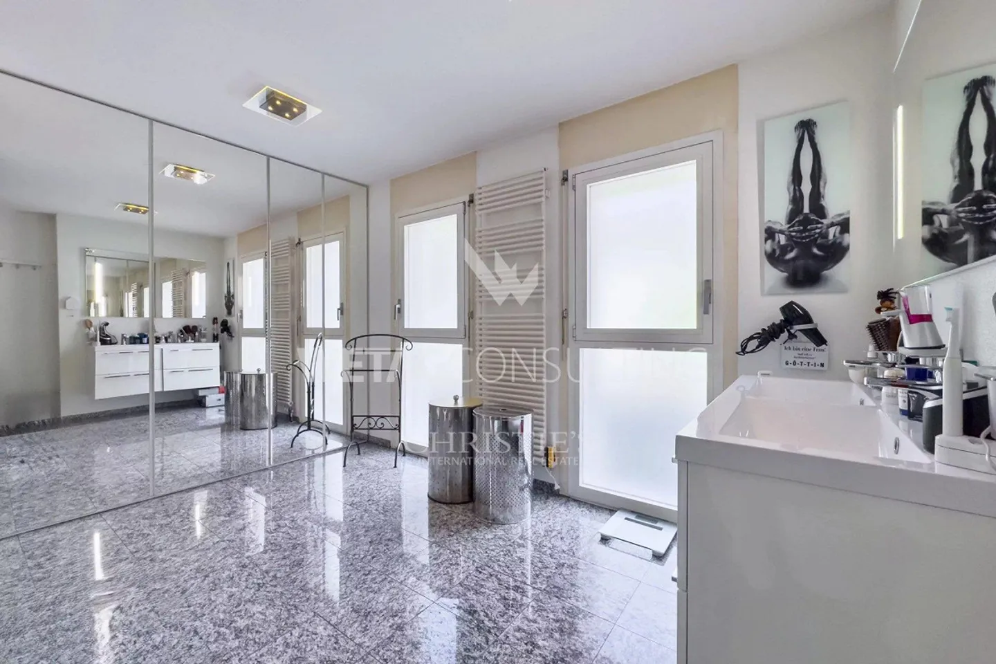 Lugano-Agno: Villa elegante con piscina a sfioro panoramica, sauna e altro... - Foto 9 di 13