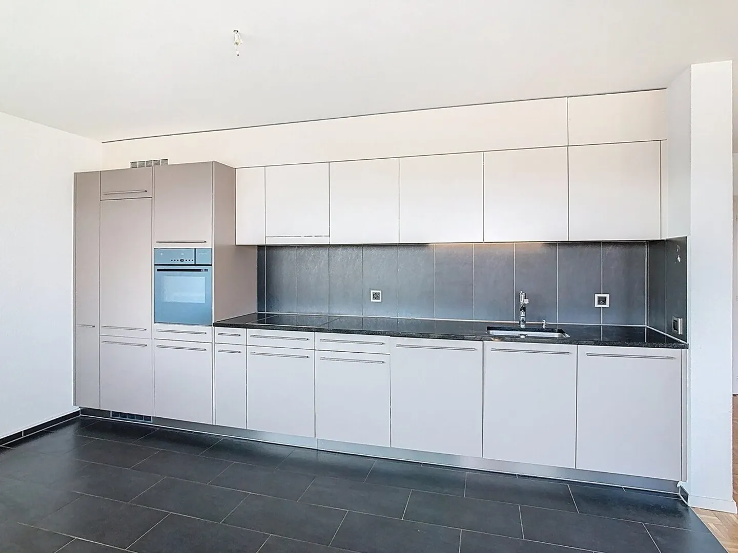 Appartamento moderno con vista mozzafiato - Foto 1 di 13