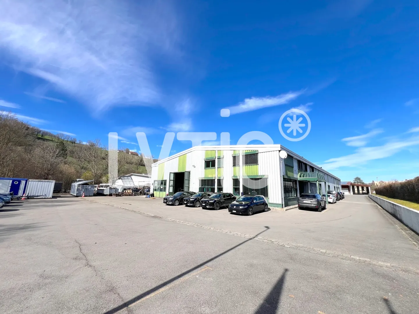 Bâtiment industriel de 2100 m2 sur parcelle 4700 m2 à vendre à Moudon - Photo 2 sur 10
