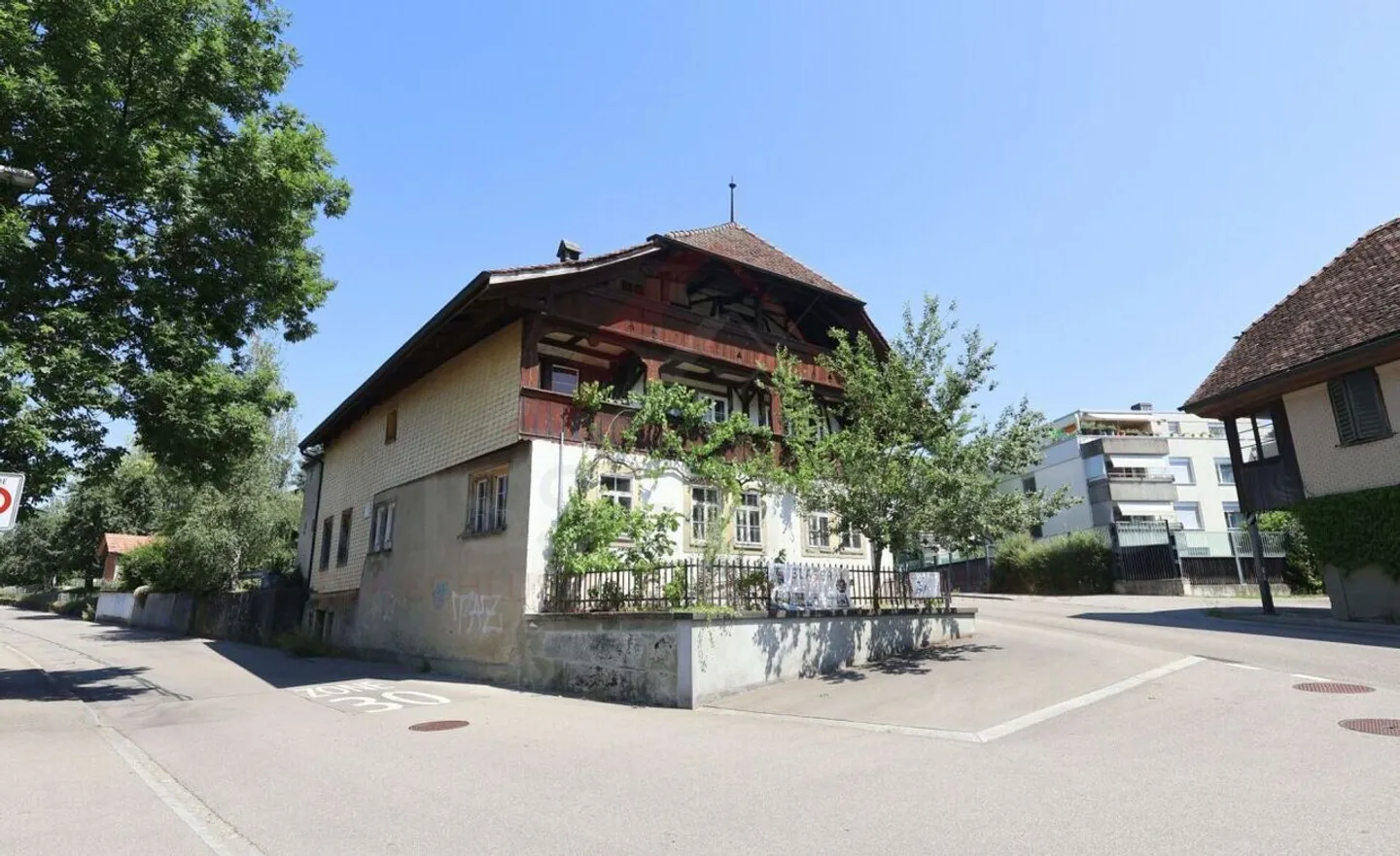 Renovation project with approved construction project - Residential & Commercial building in Urtenen-Schönbühl - Photo 1 of 22