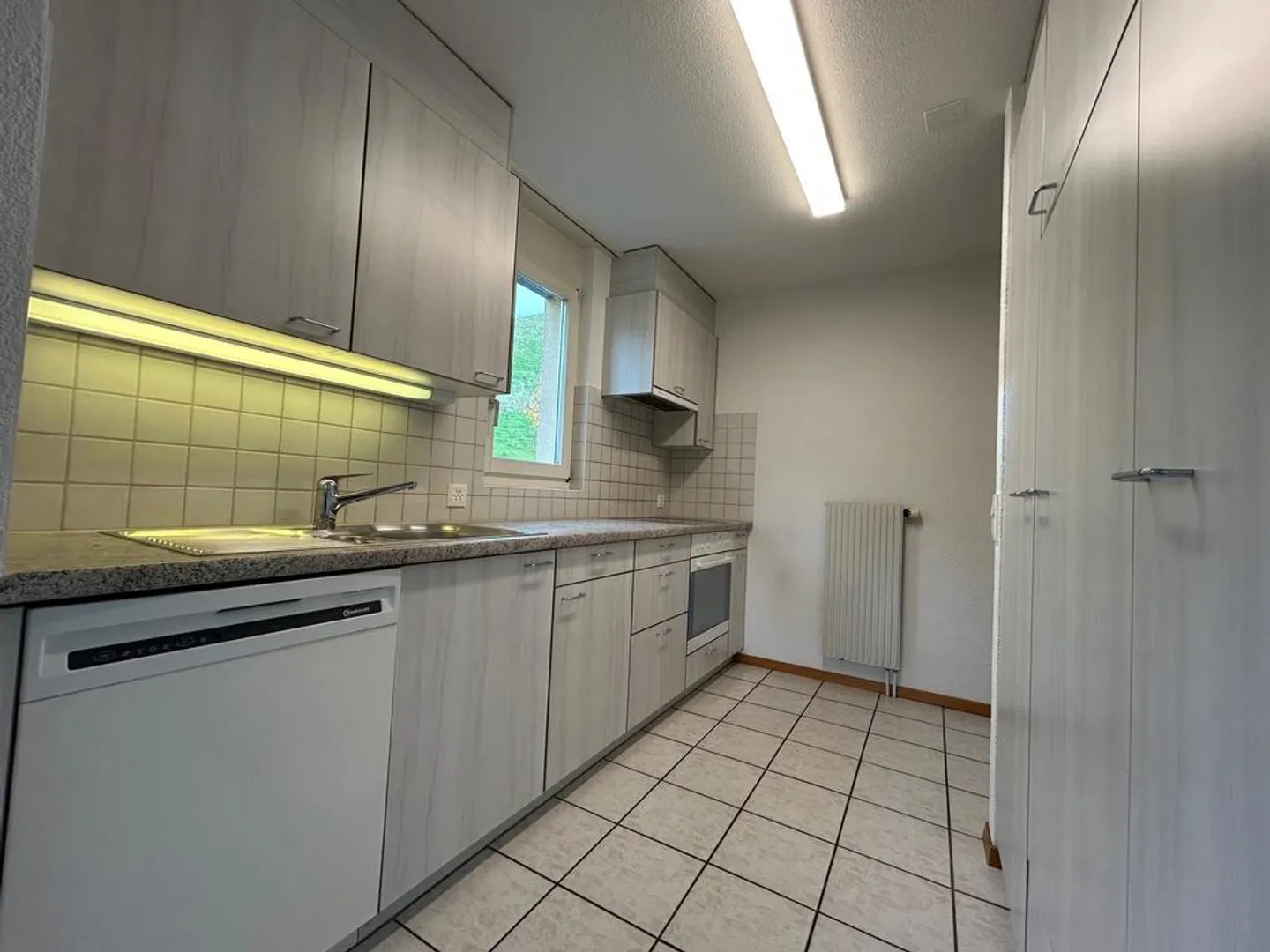 Appartamento 4 locali con area giardino privata in affitto - Foto 3 di 9