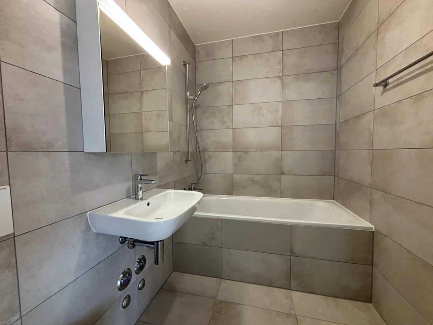 Two and a half room apartment in new building - Photo 5 of 7