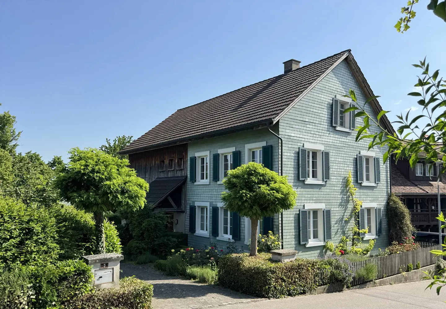 Casa in legno ben tenuta con giardino da sogno e vista panoramica - ampliabile - Foto 1 di 11