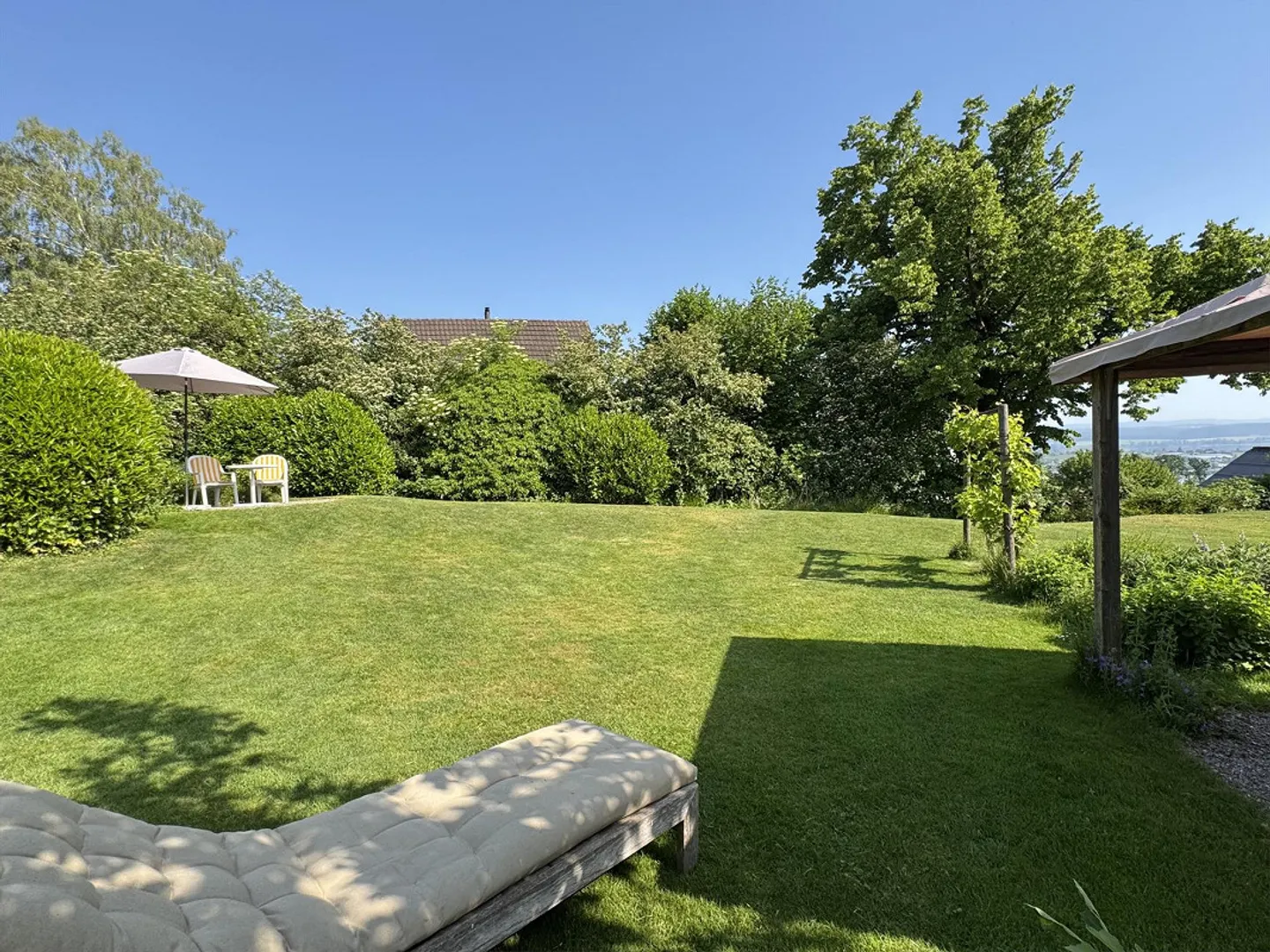 Casa in legno ben tenuta con giardino da sogno e vista panoramica - ampliabile - Foto 2 di 11