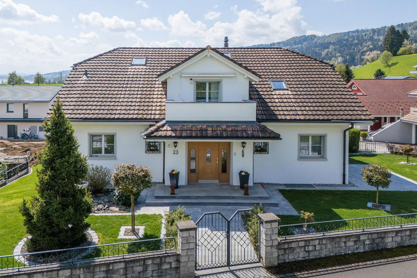 Villa spacieuse avec jardin idyllique - Photo 1 sur 9