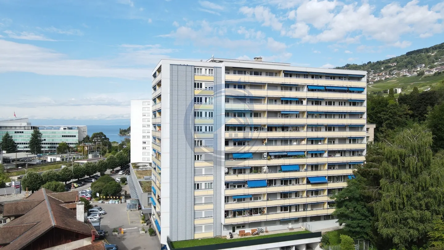 5-ROOM APARTMENT WITH BALCONY NEAR DOWNTOWN VEVEY - Photo 2 of 13
