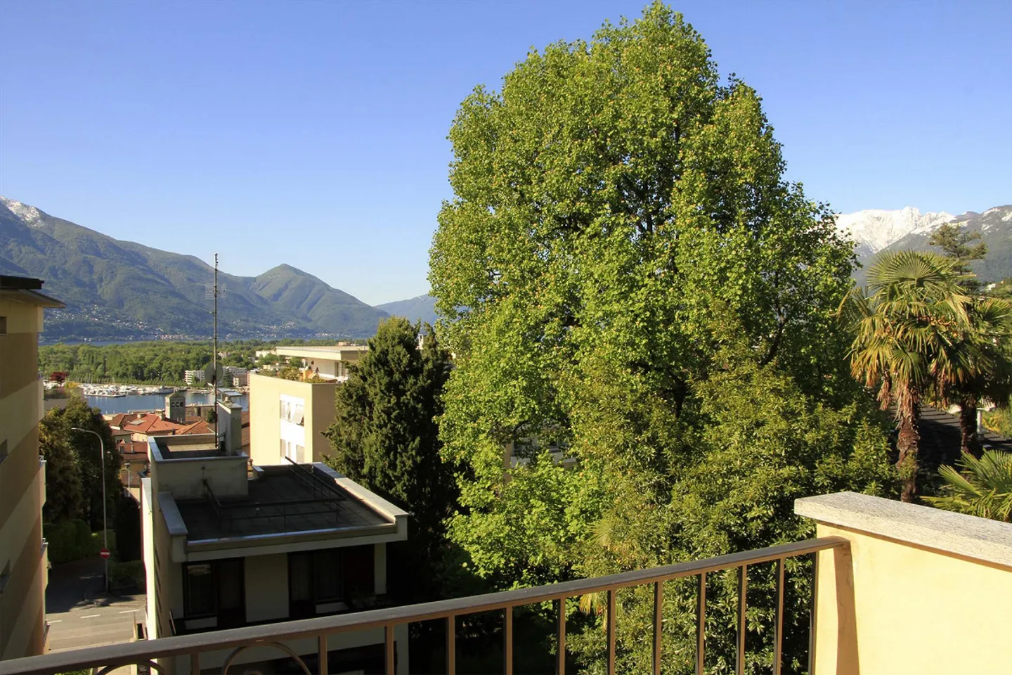Appartement de 3 pièces dans une villa du début du XXe siècle - Photo 3 sur 7