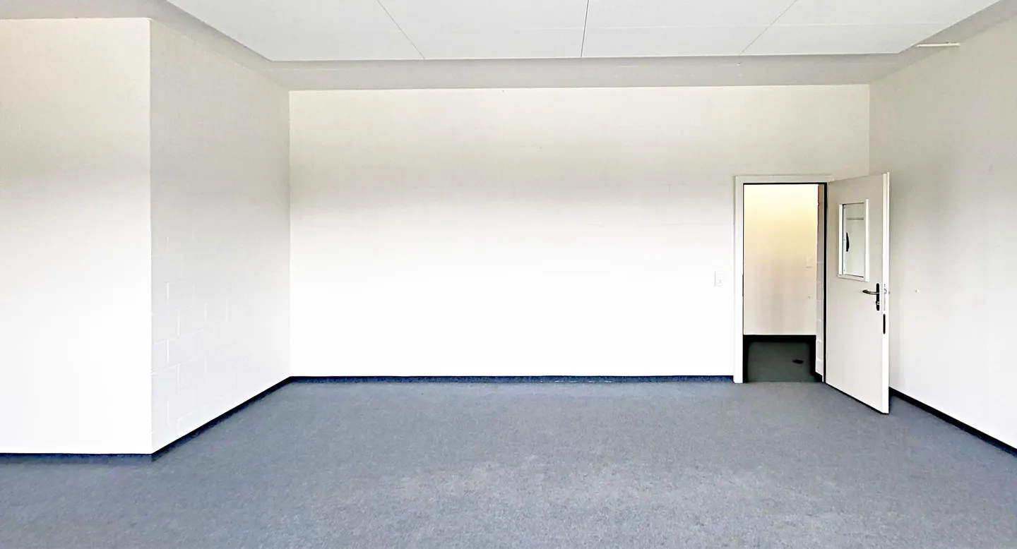 Ausgebaute Bürofläche mit Sitzungszimmer - Foto 3 von 7