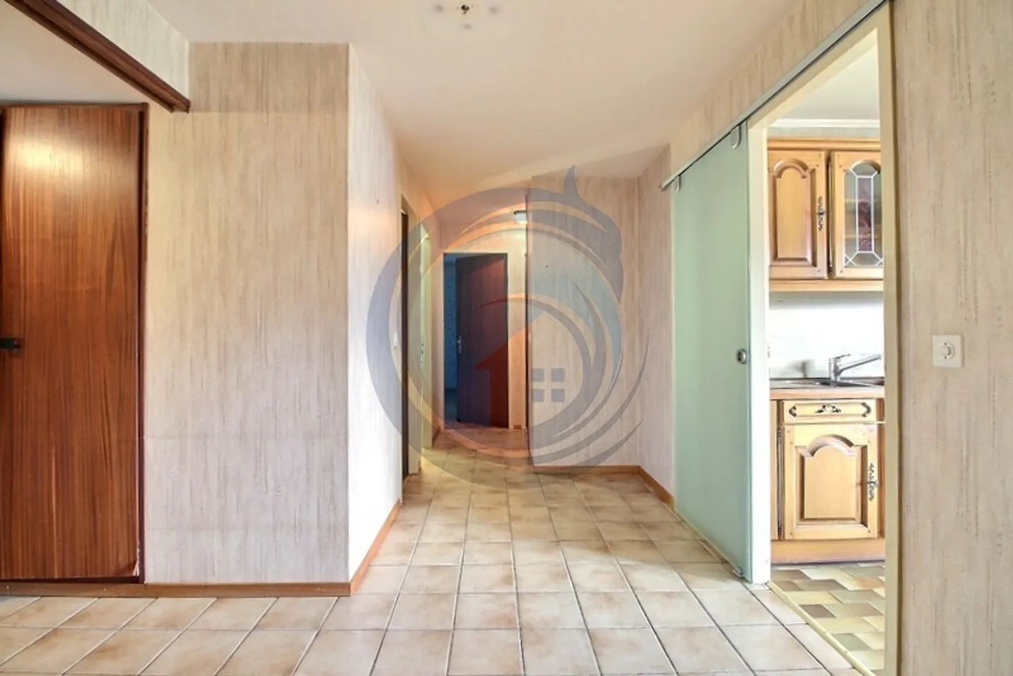5-ROOM APARTMENT WITH BALCONY NEAR DOWNTOWN VEVEY - Photo 7 of 13