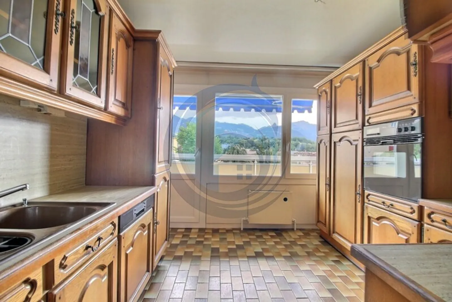 5-ROOM APARTMENT WITH BALCONY NEAR DOWNTOWN VEVEY - Photo 8 of 13