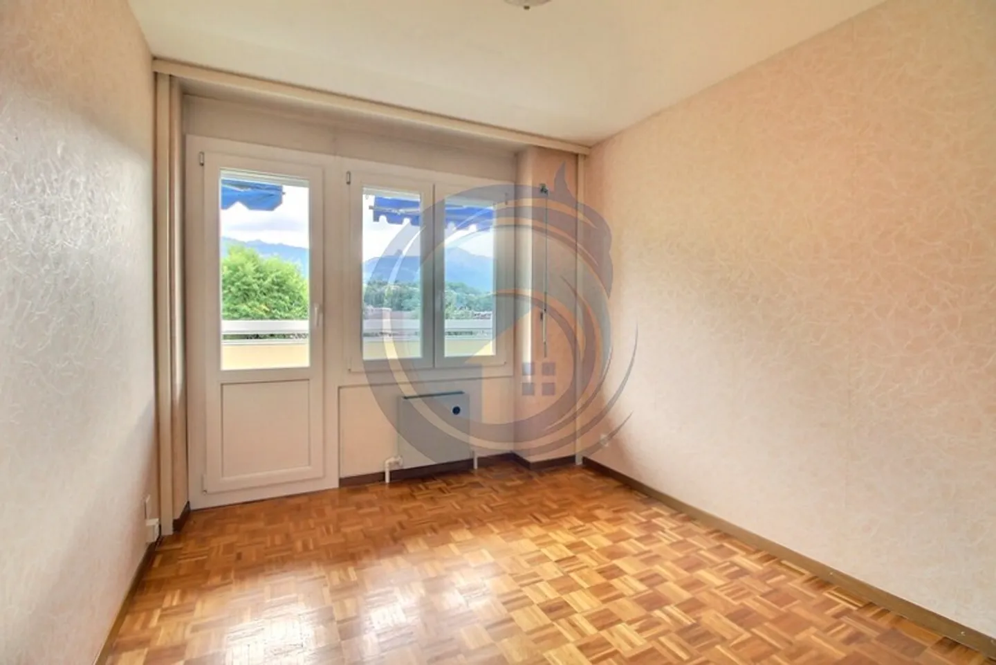 5-ROOM APARTMENT WITH BALCONY NEAR DOWNTOWN VEVEY - Photo 9 of 13