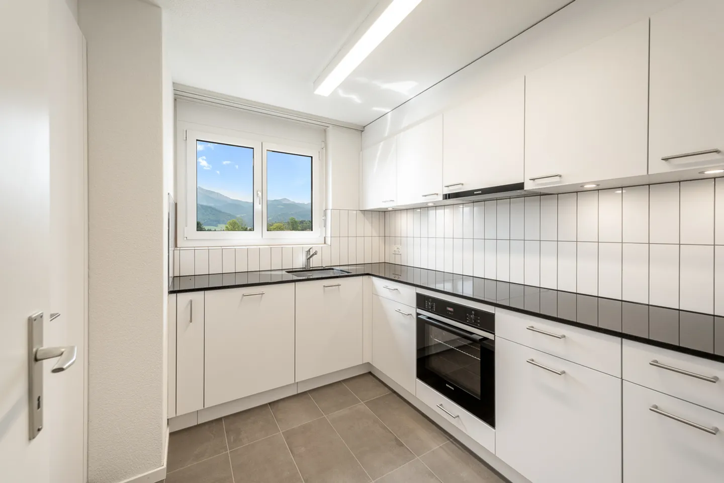 Vivere moderno con vista - maisonette ristrutturata di 3,5 stanze - Foto 2 di 12