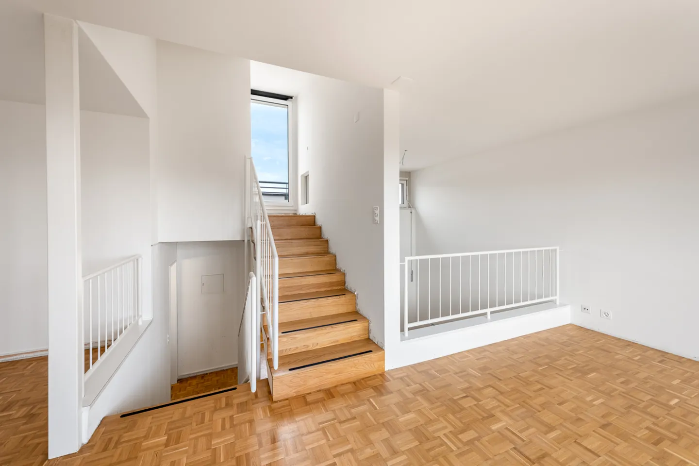 Vivere moderno con vista - maisonette ristrutturata di 3,5 stanze - Foto 11 di 12