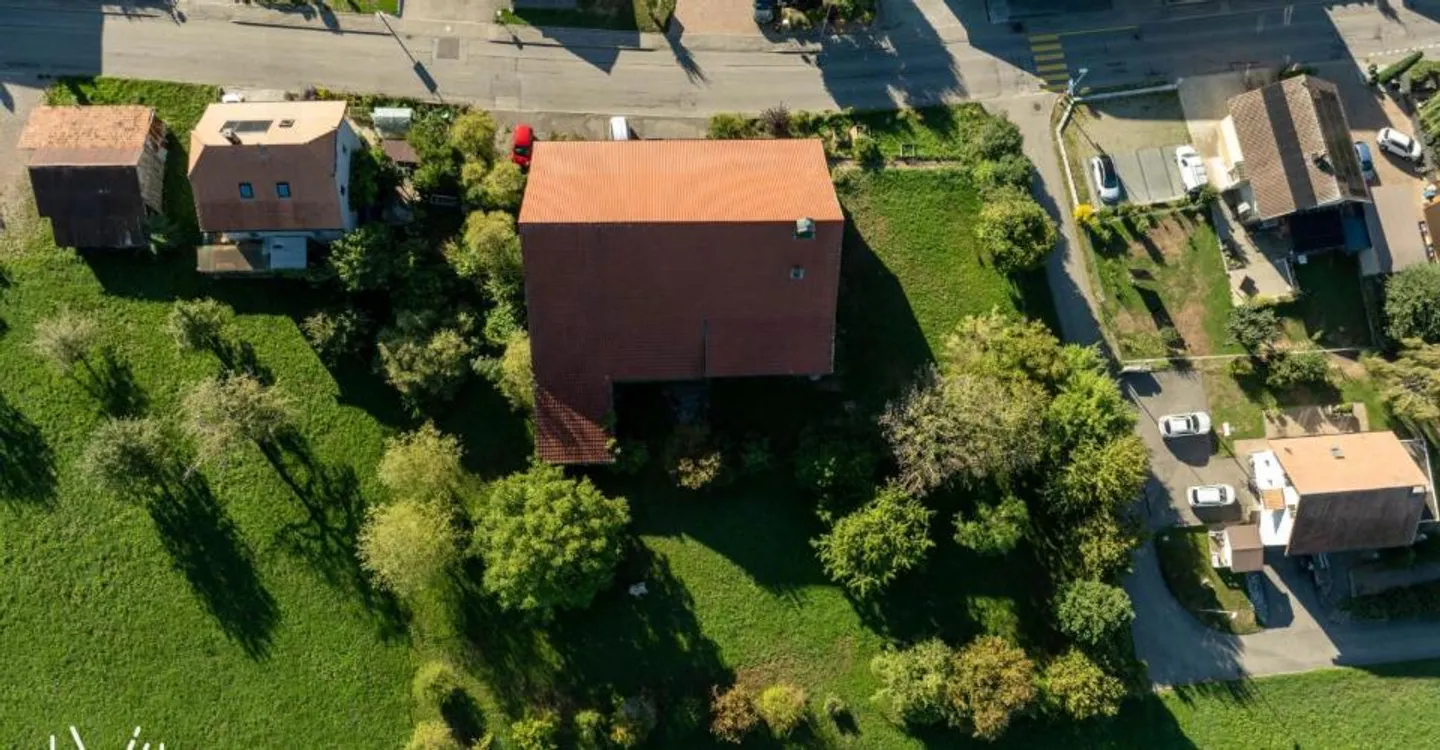 Ein authentisches Erbe, das im Herzen des Dorfes neu erfunden werden soll! Eine seltene Immobiliengelegenheit! - Foto 3 von 13