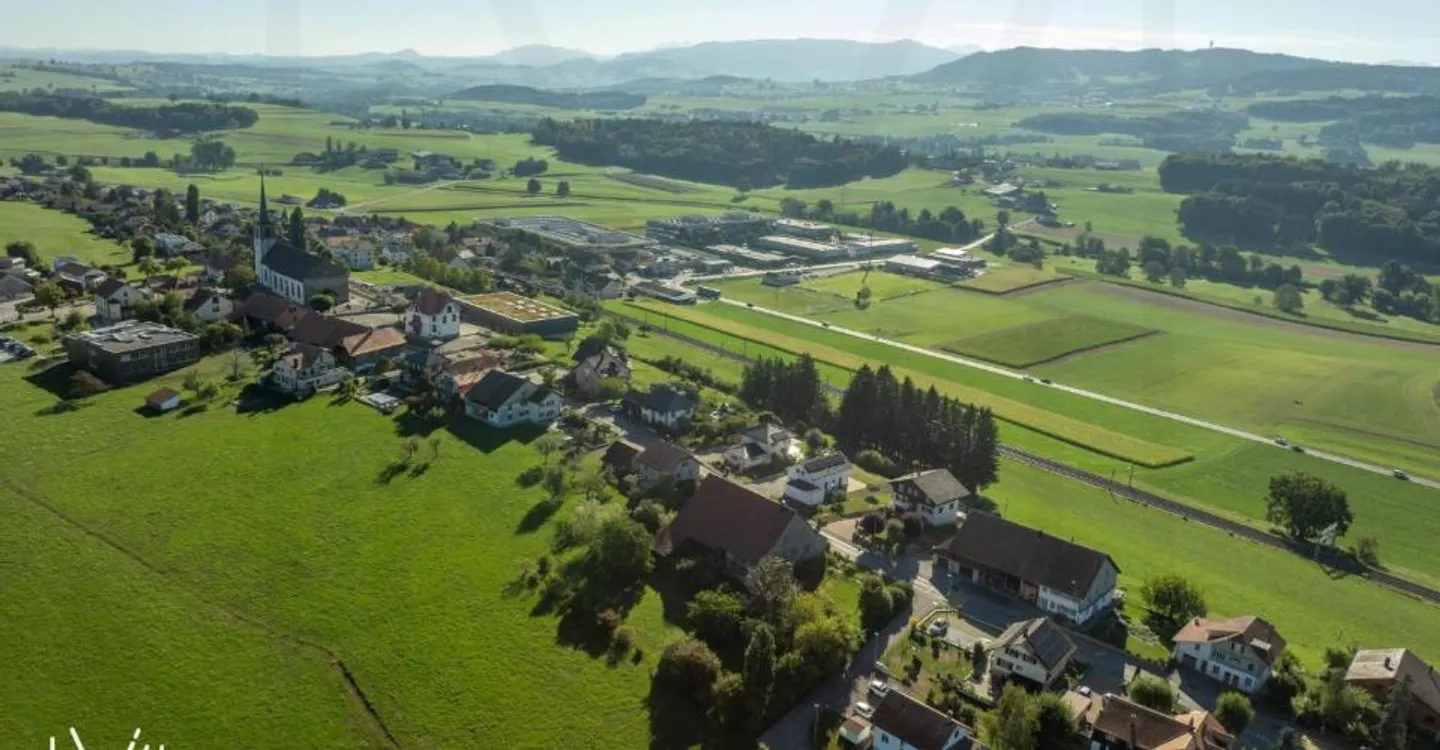 Ein authentisches Erbe, das im Herzen des Dorfes neu erfunden werden soll! Eine seltene Immobiliengelegenheit! - Foto 5 von 13