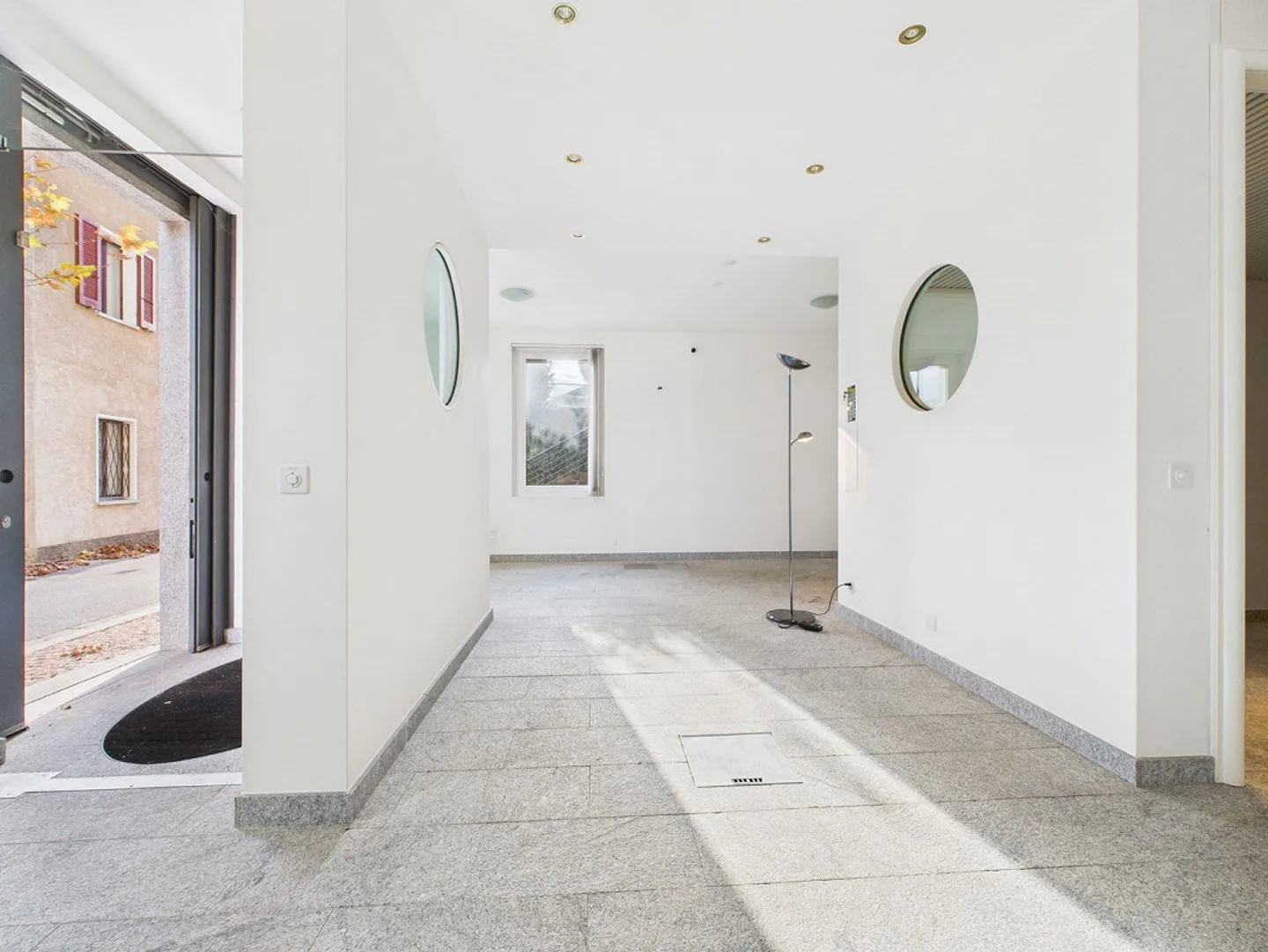 Great opportunity: 2.5 room office with functional spaces in Agra... - Photo 3 of 13