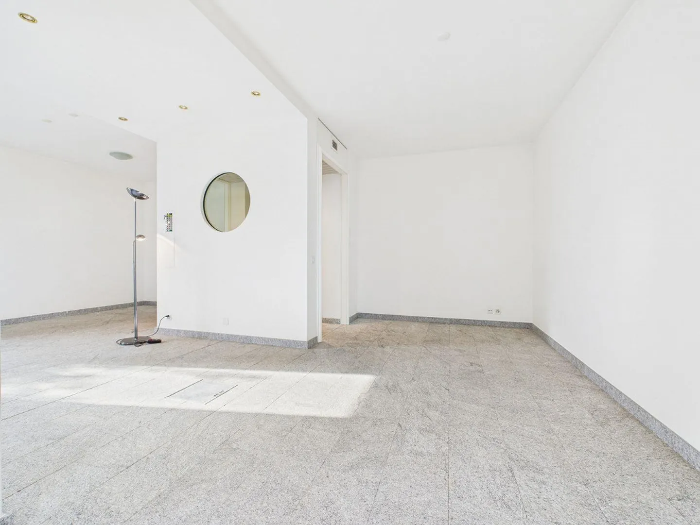 Great opportunity: 2.5 room office with functional spaces in Agra... - Photo 4 of 13