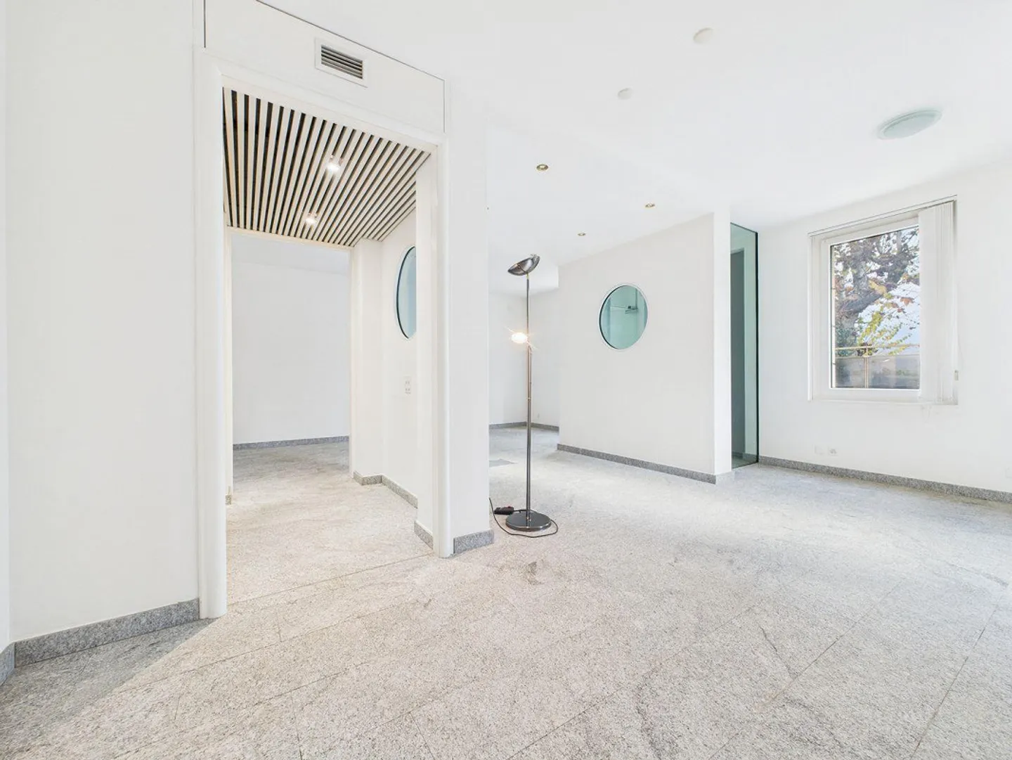 Great opportunity: 2.5 room office with functional spaces in Agra... - Photo 9 of 13