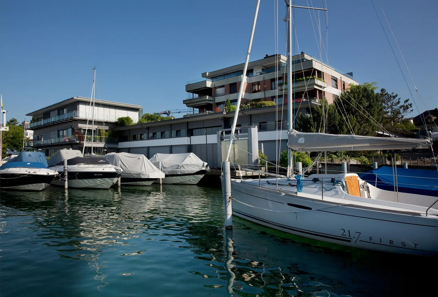 frisch sanierte Wohnung direkt am Zürichsee mit traumhafter Seesicht - Foto 1 von 16