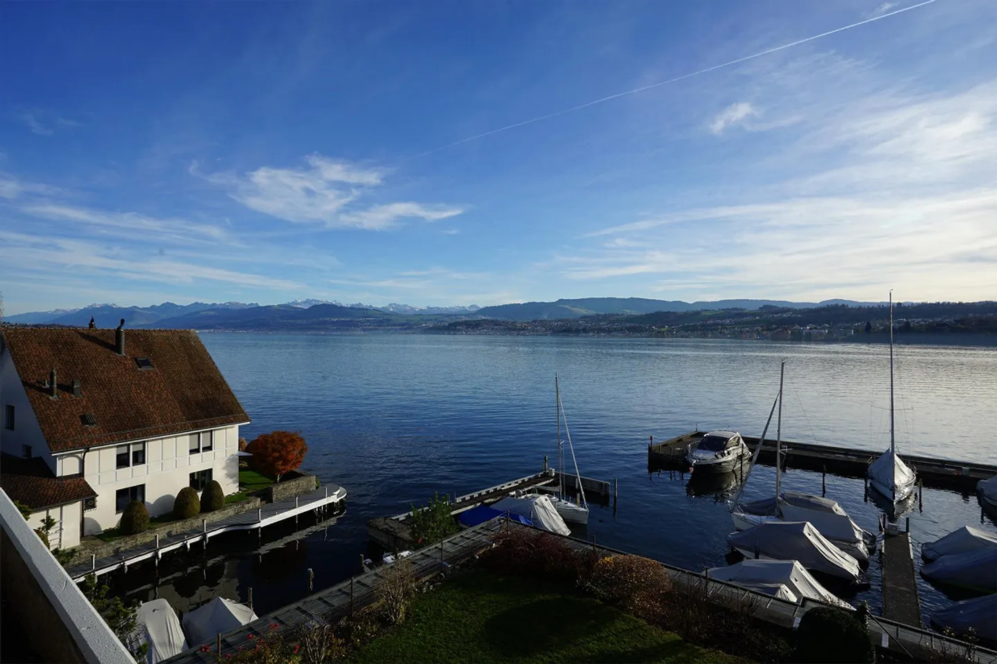 frisch sanierte Wohnung direkt am Zürichsee mit traumhafter Seesicht - Foto 3 von 16