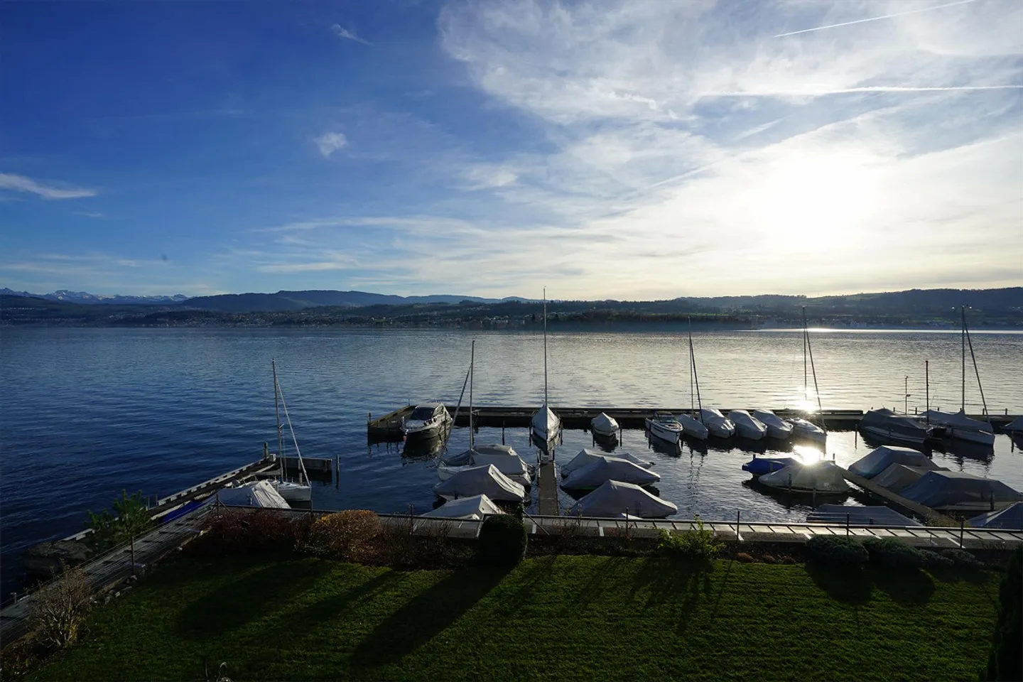 frisch sanierte Wohnung direkt am Zürichsee mit traumhafter Seesicht - Foto 4 von 16