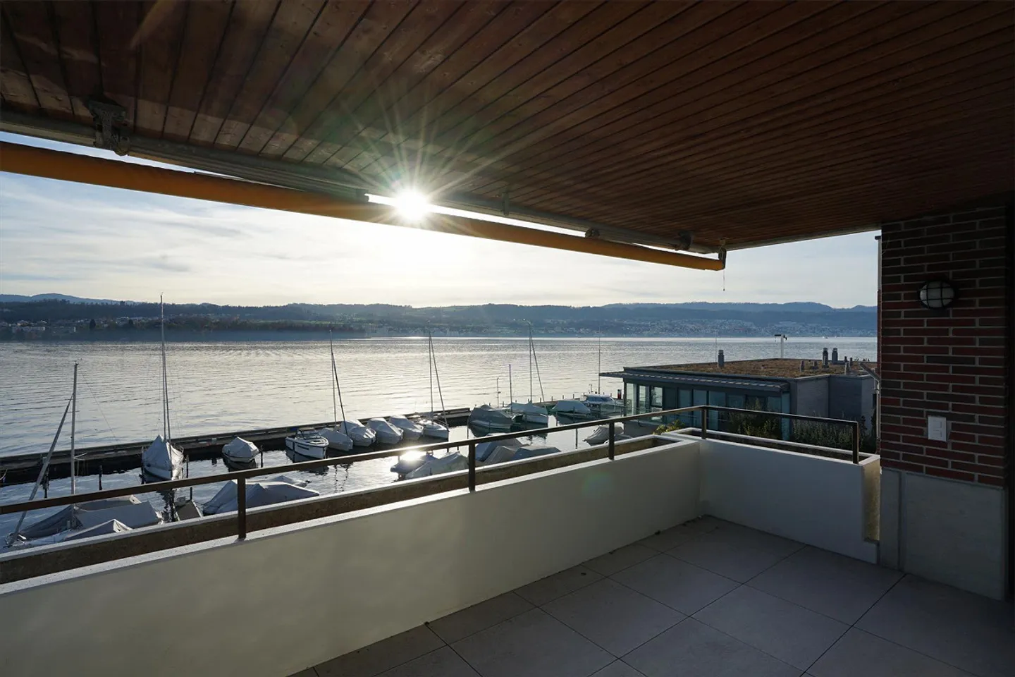 frisch sanierte Wohnung direkt am Zürichsee mit traumhafter Seesicht - Foto 5 von 16