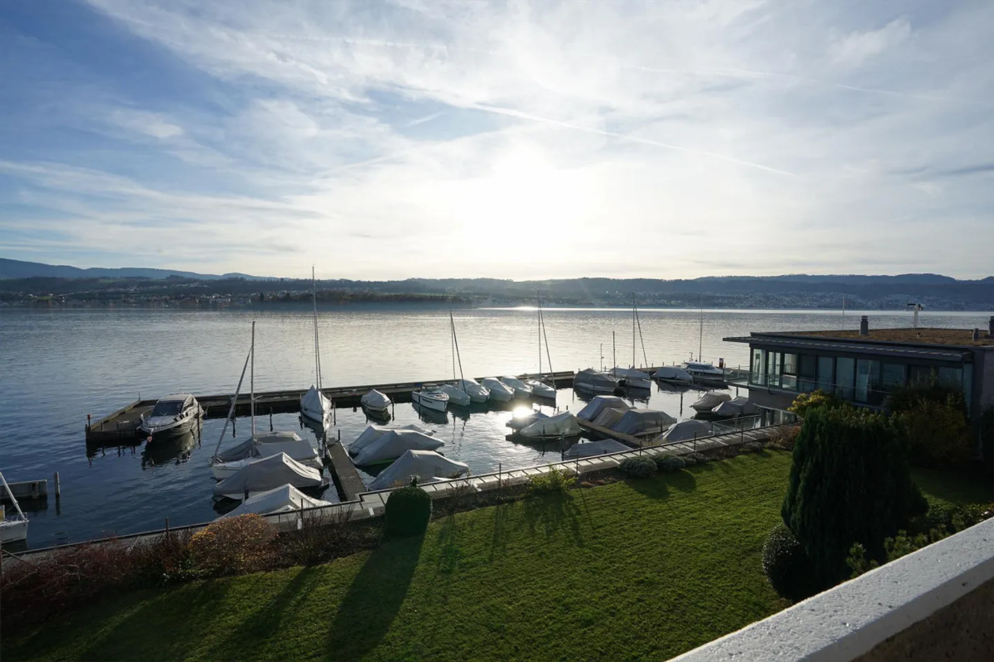 frisch sanierte Wohnung direkt am Zürichsee mit traumhafter Seesicht - Foto 6 von 16