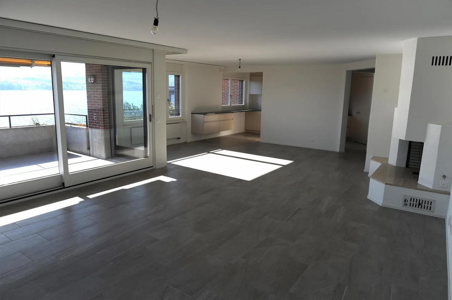 frisch sanierte Wohnung direkt am Zürichsee mit traumhafter Seesicht - Foto 7 von 16