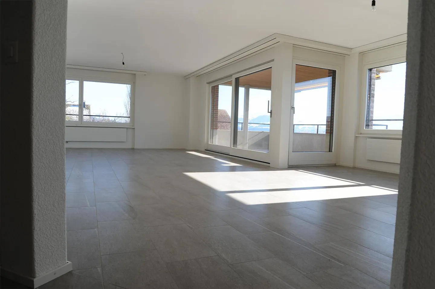 frisch sanierte Wohnung direkt am Zürichsee mit traumhafter Seesicht - Foto 9 von 16