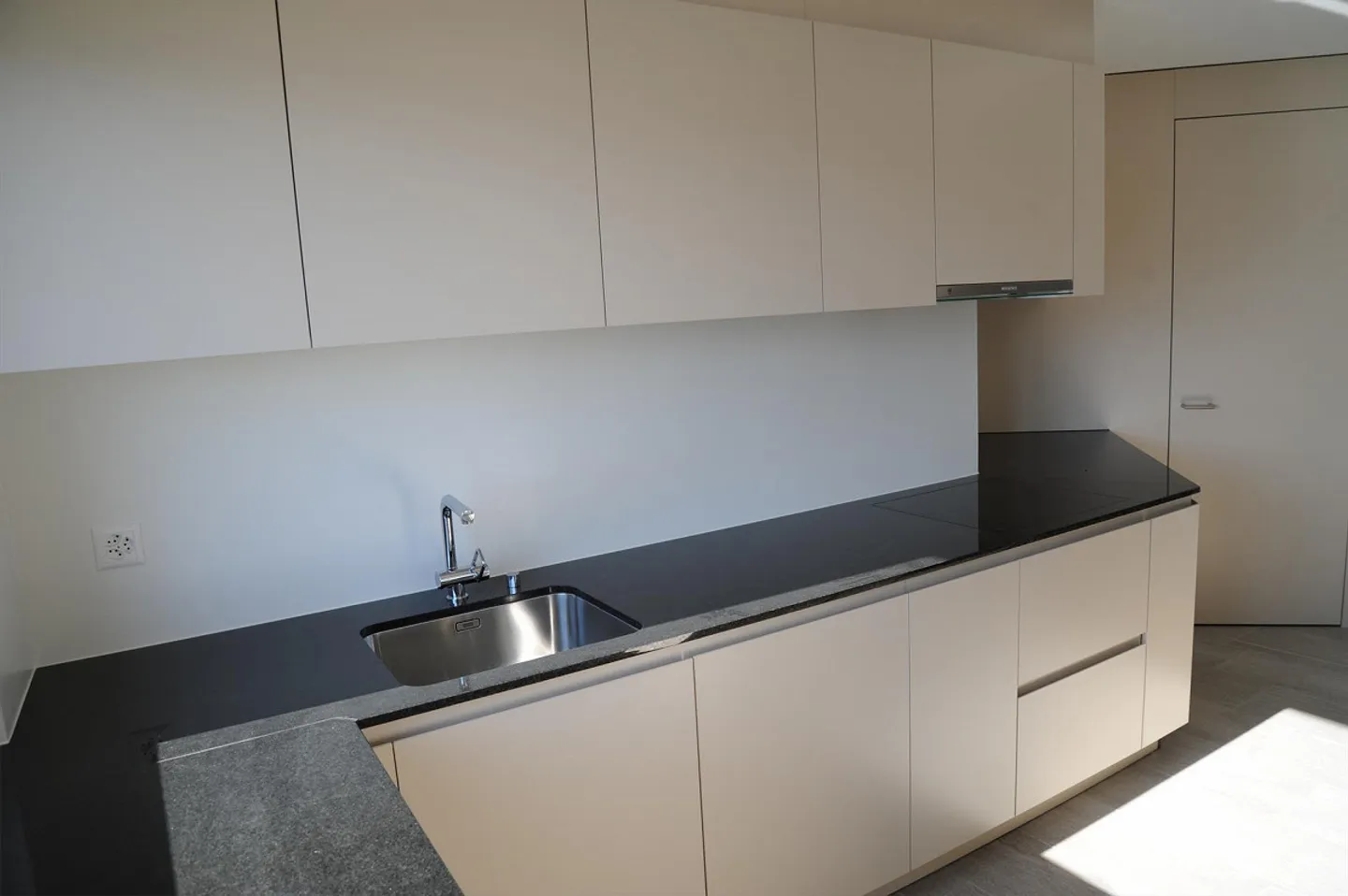 frisch sanierte Wohnung direkt am Zürichsee mit traumhafter Seesicht - Foto 11 von 16