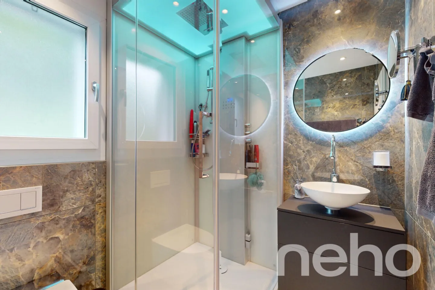 Light-flooded living comfort with winter garden and far-reaching views - Photo 9 of 13