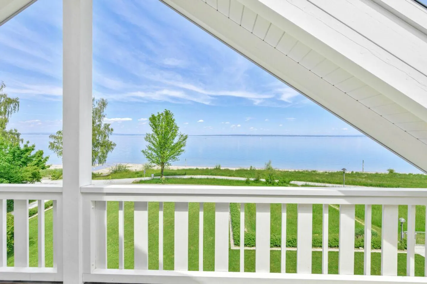 Living by the lake at the highest level - Dream penthouse apartment with unobstructed lake view - Photo 4 of 13