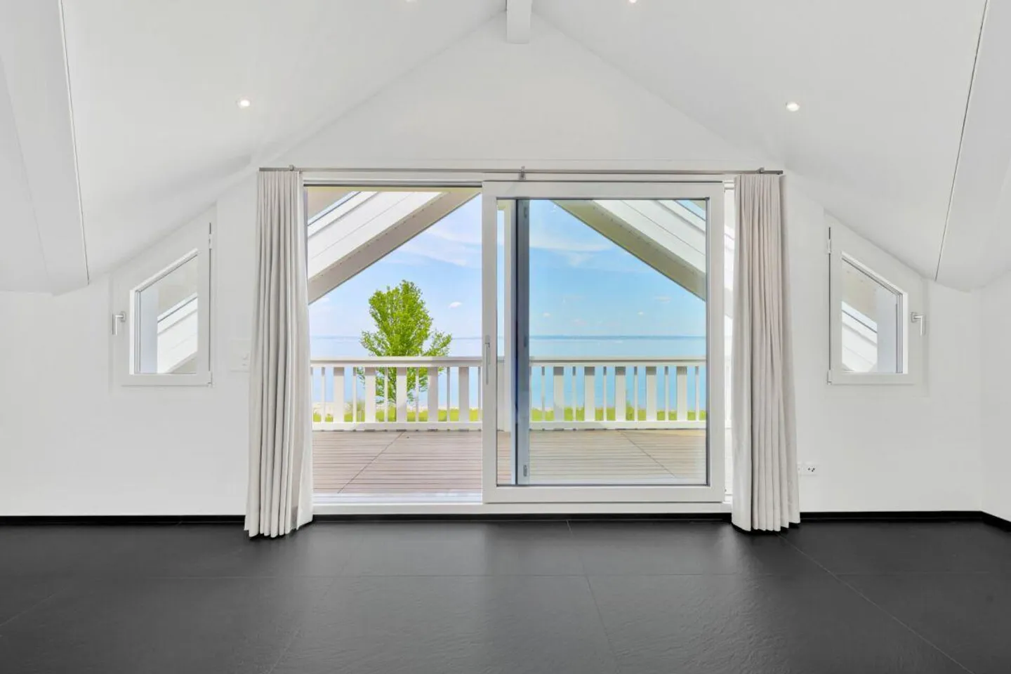 Living by the lake at the highest level - Dream penthouse apartment with unobstructed lake view - Photo 5 of 13