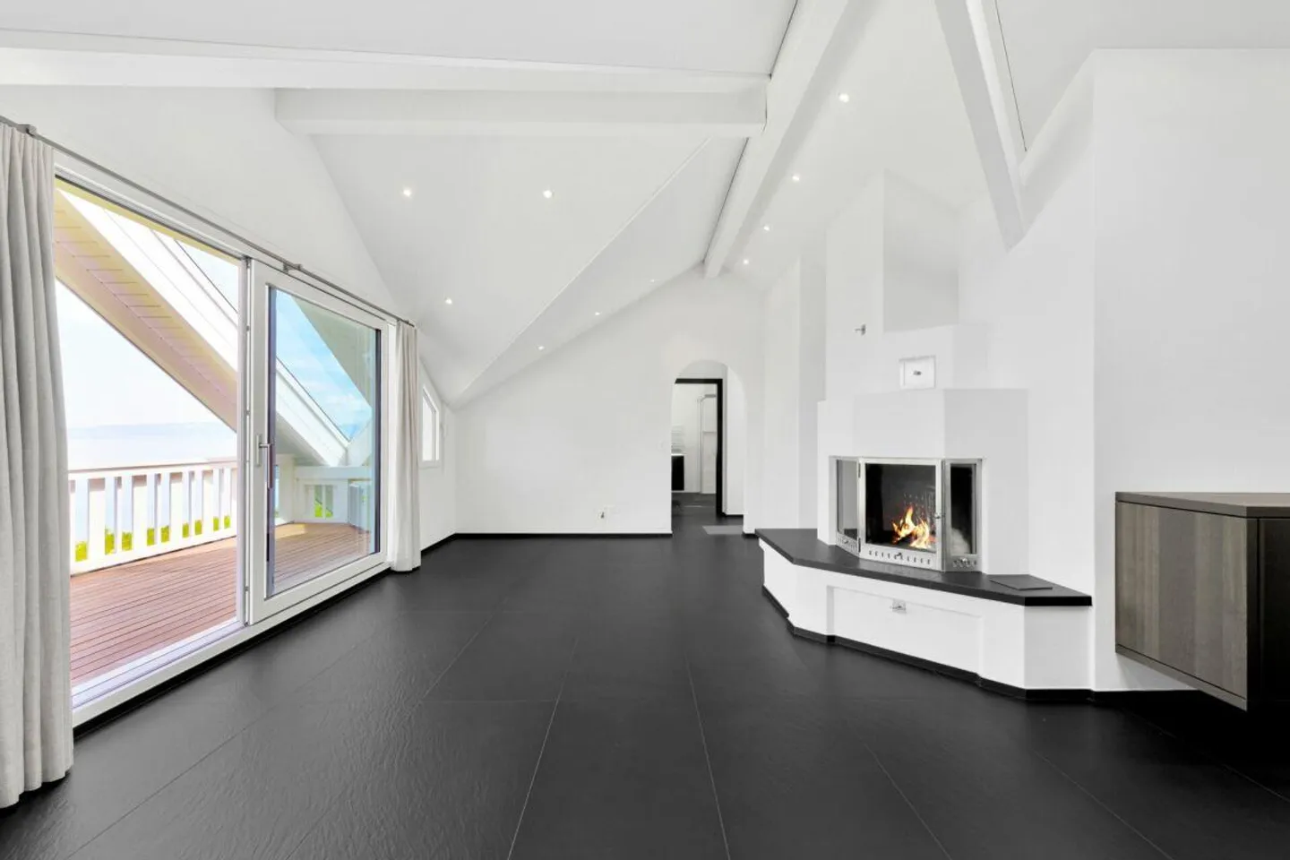 Living by the lake at the highest level - Dream penthouse apartment with unobstructed lake view - Photo 6 of 13