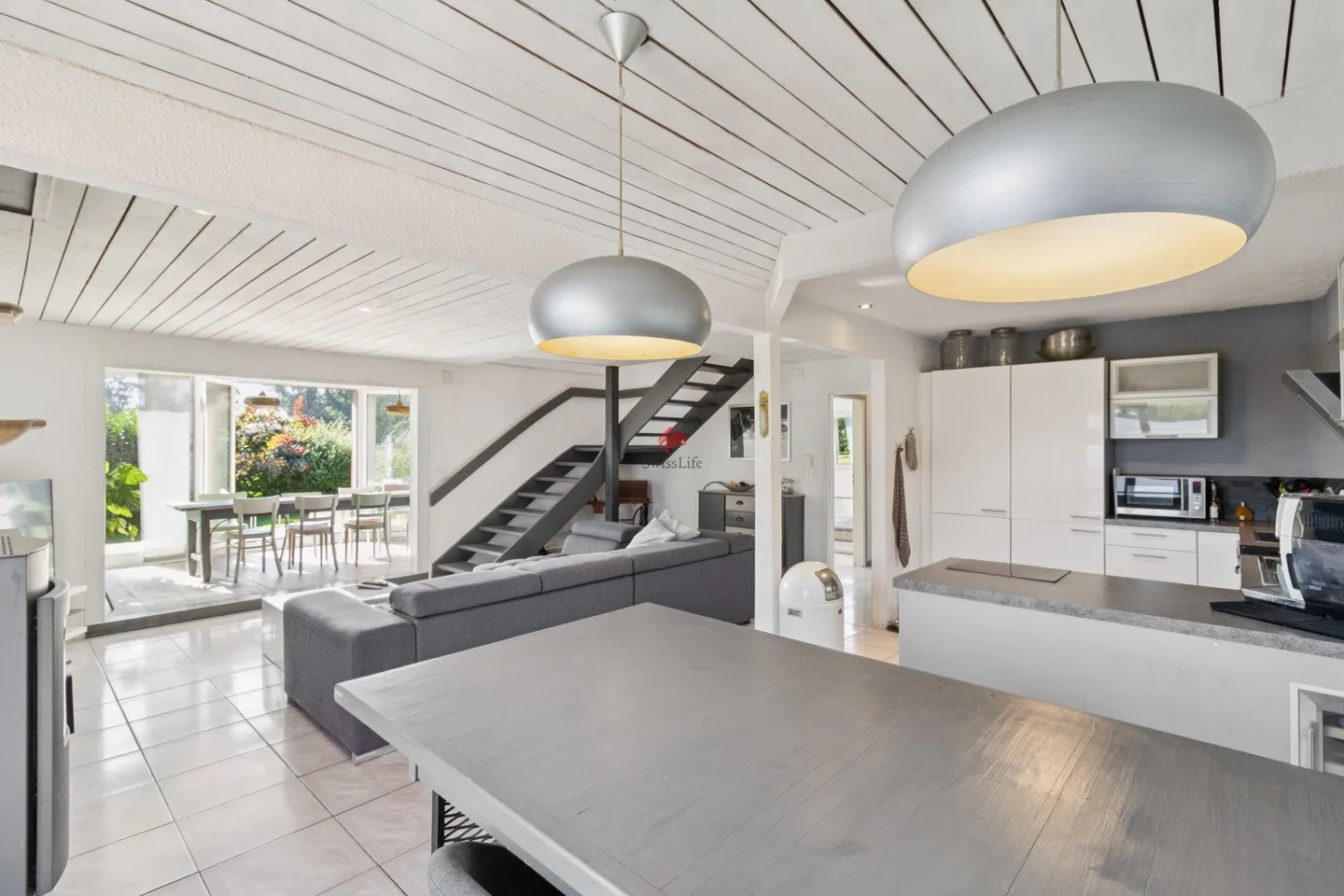 Villa con 5,5 camere e area abitativa separata - Foto 2 di 9