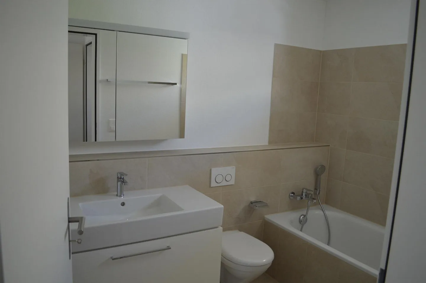 4 1/2 room apartment, 1st floor, 125 m2 plus south-facing balcony - Photo 2 of 7