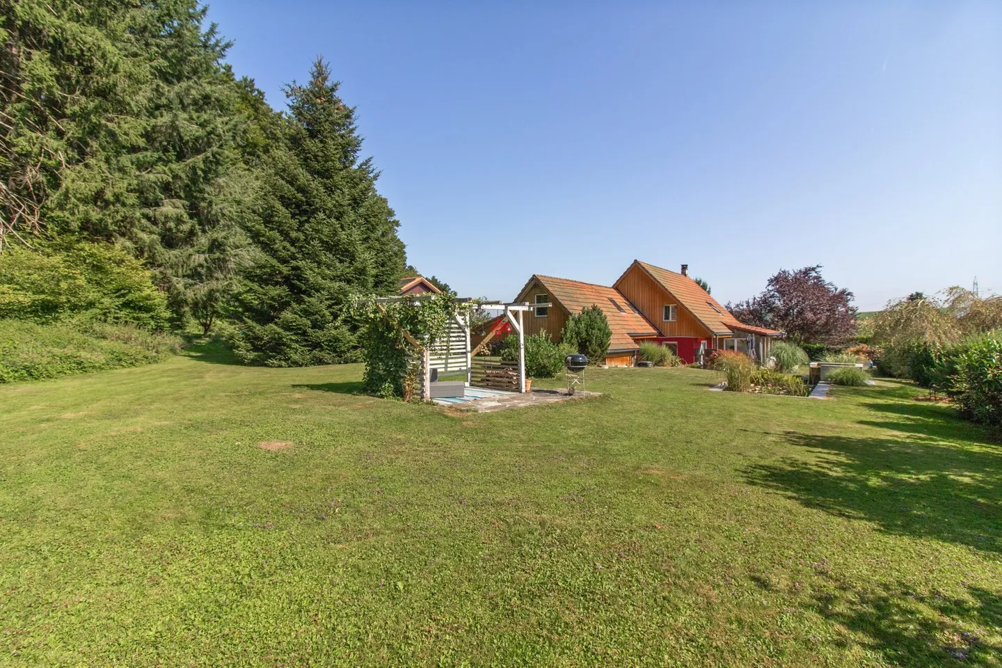 Villa con 5,5 camere e area abitativa separata - Foto 8 di 9