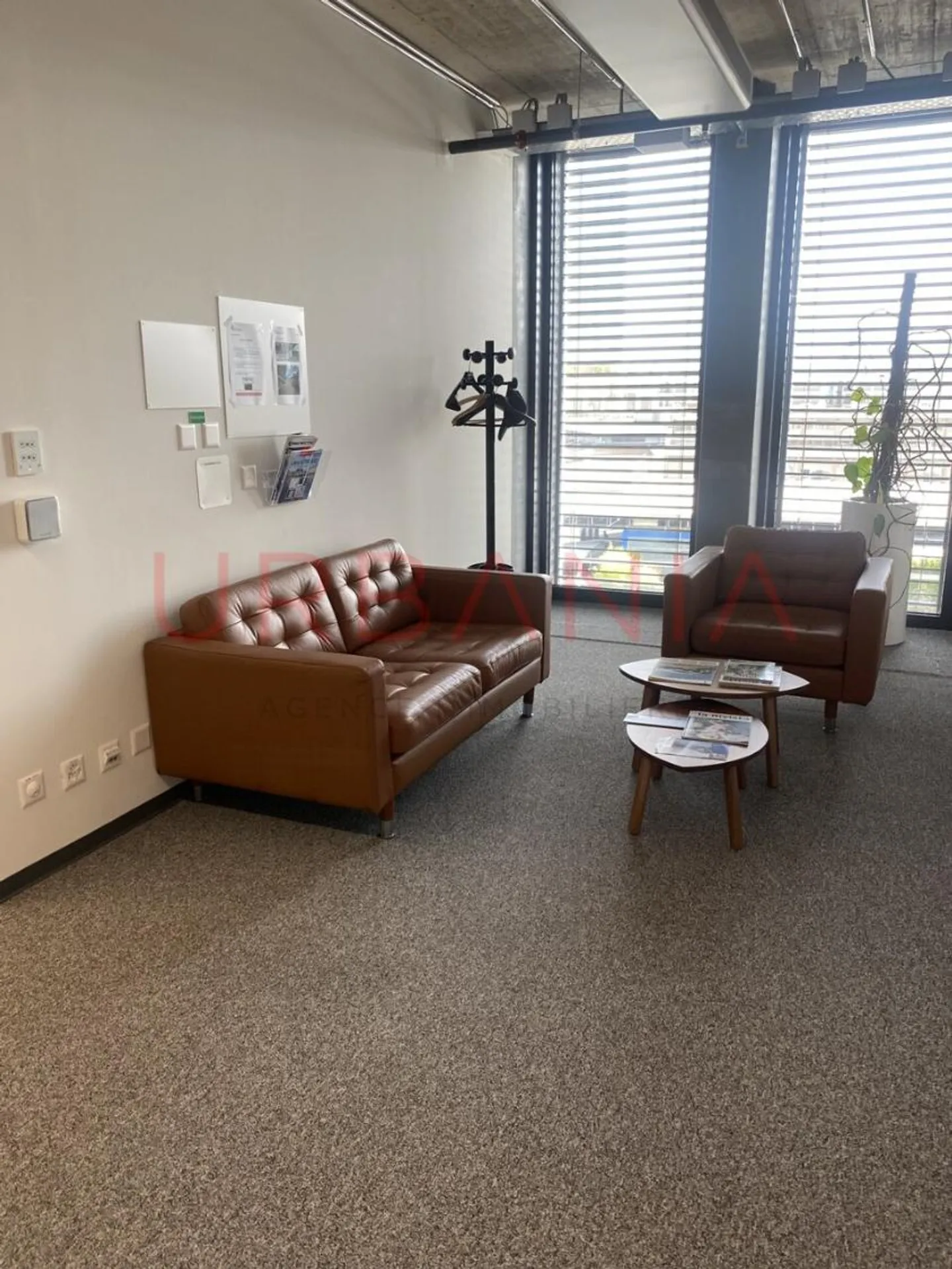 UNIQUE OPPORTUNITY - 477 M2 OFFICES IN PONT-ROUGE - Photo 3 of 10