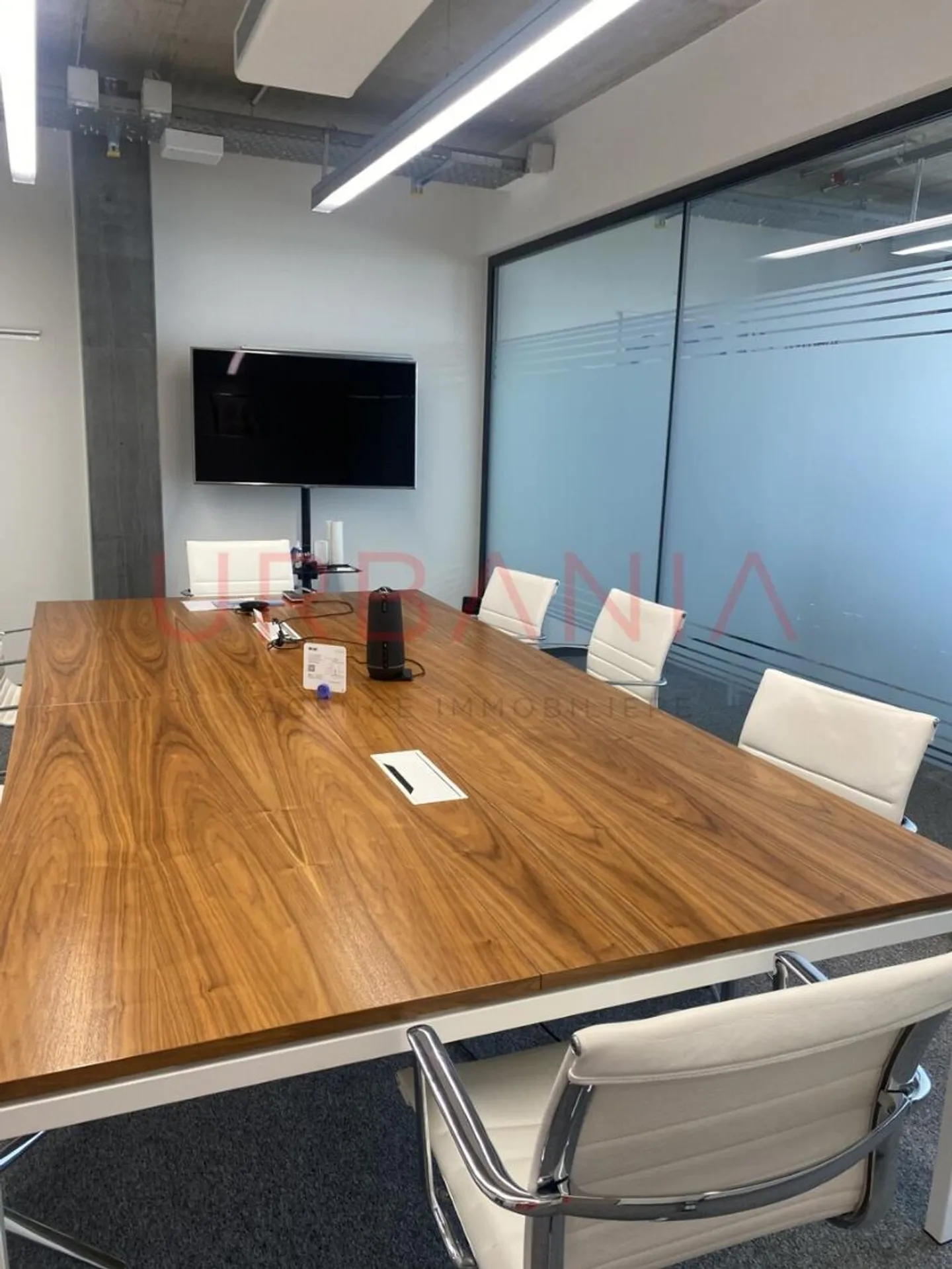 UNIQUE OPPORTUNITY - 477 M2 OFFICES IN PONT-ROUGE - Photo 8 of 10