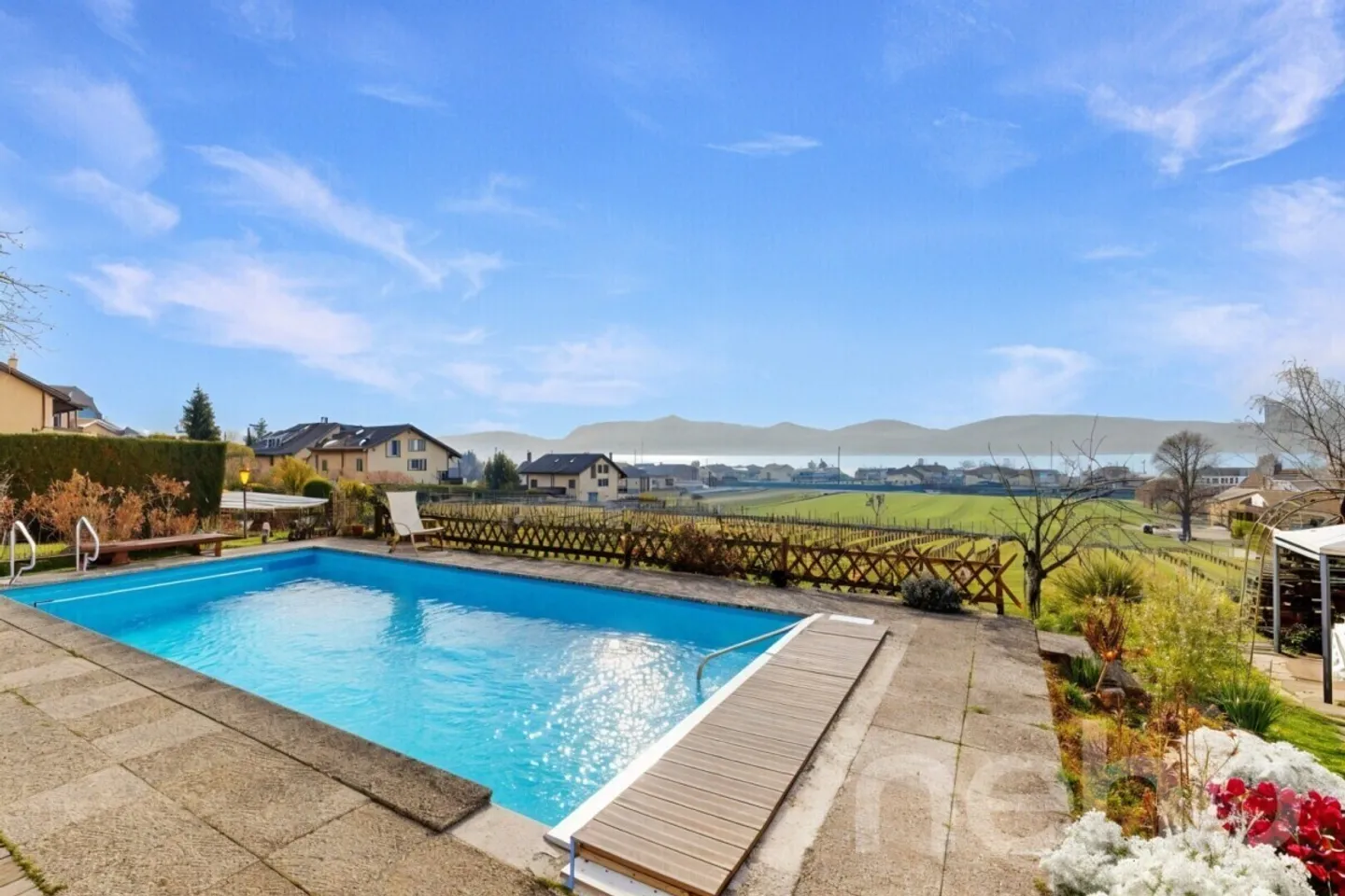 Appartement avec jardin privé et piscine dans une copropriété - Photo 2 sur 12
