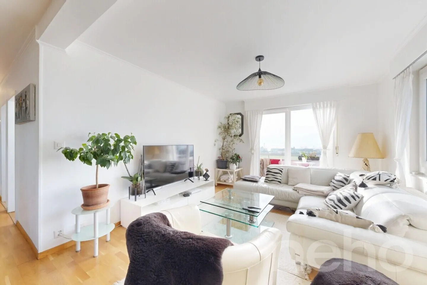 Appartement avec jardin privé et piscine dans une copropriété - Photo 4 sur 12
